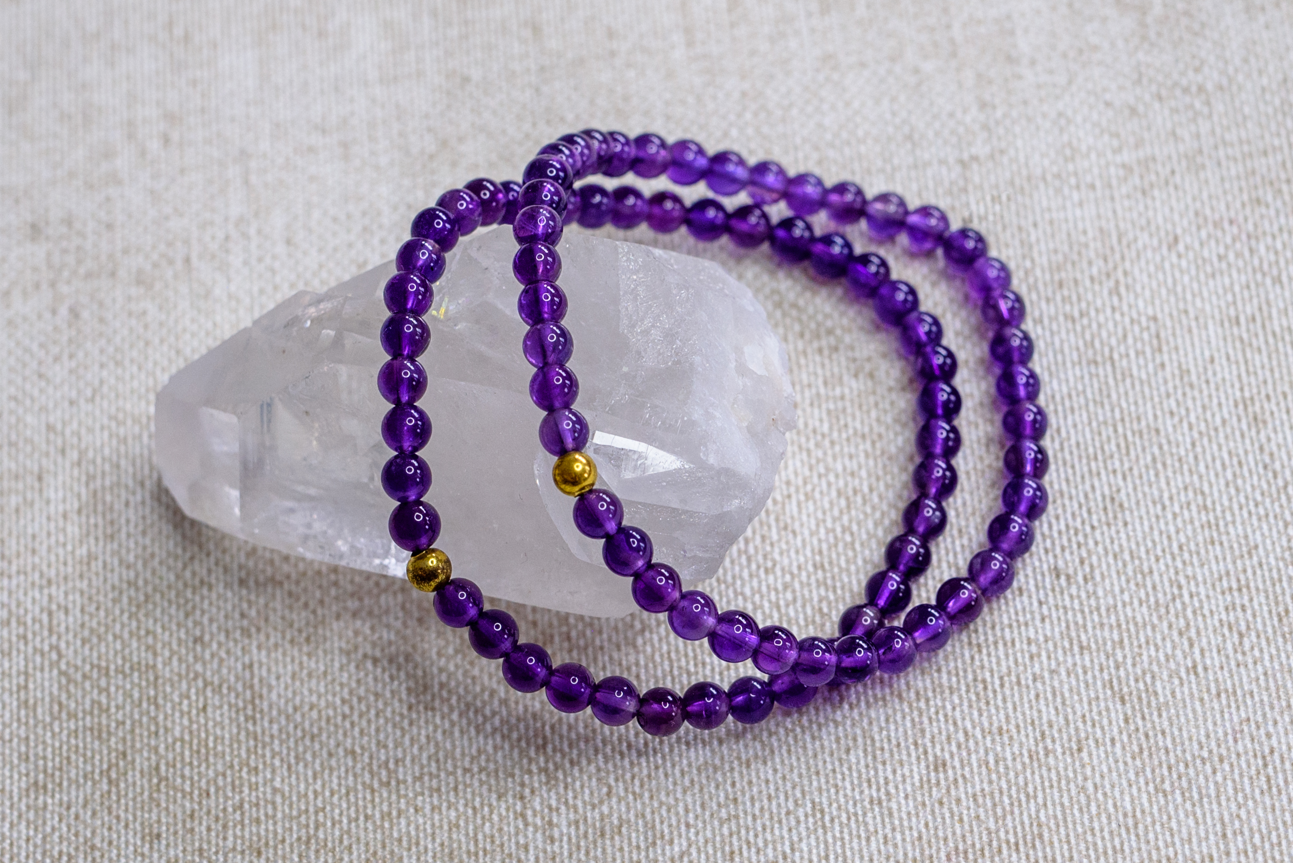 Ametyst náramek kvalita A 4 mm stříbro s pozlaceným 24K zlatem (ochrana, intuice, komunikace, harmonie)