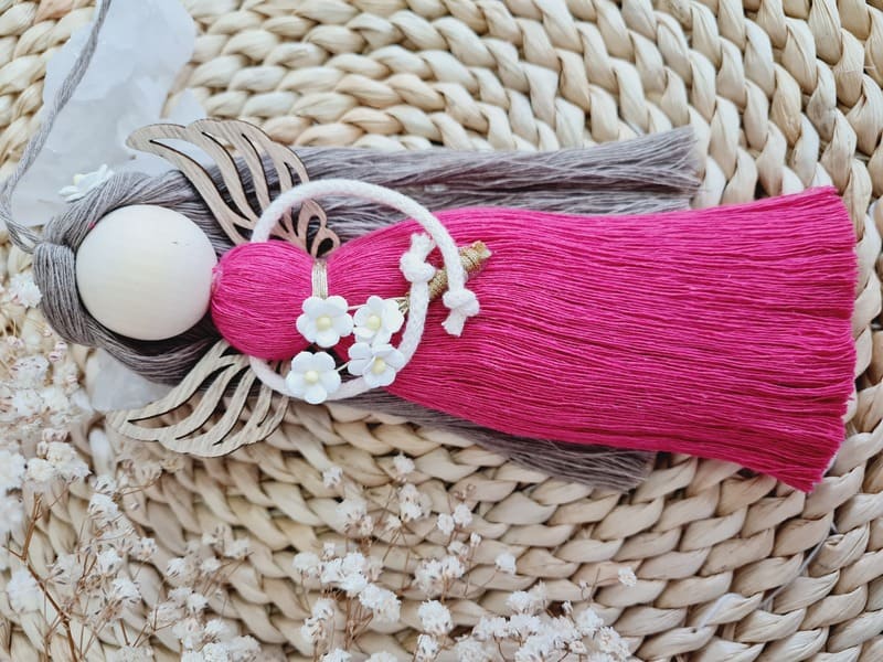 Anděl macramé MALENKA s dřevěnými křídly 