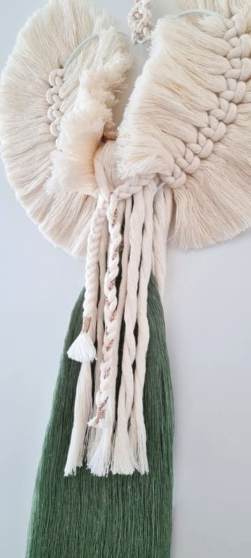 Anděl macramé  HARMONIE na kovovém srdci