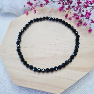 Spinel náramek broušený 4 mm 