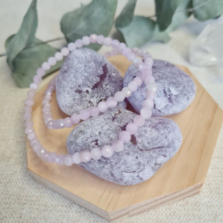 Kunzit náramek broušený 4 mm (srdeční čakra, intuice, pokora, láska) 