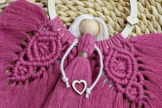 Anděl macramé  ANEŽKA na dřevěném kruhu